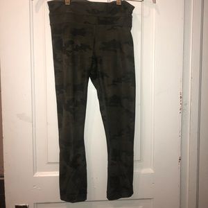 Lululemon cropped camo leggings